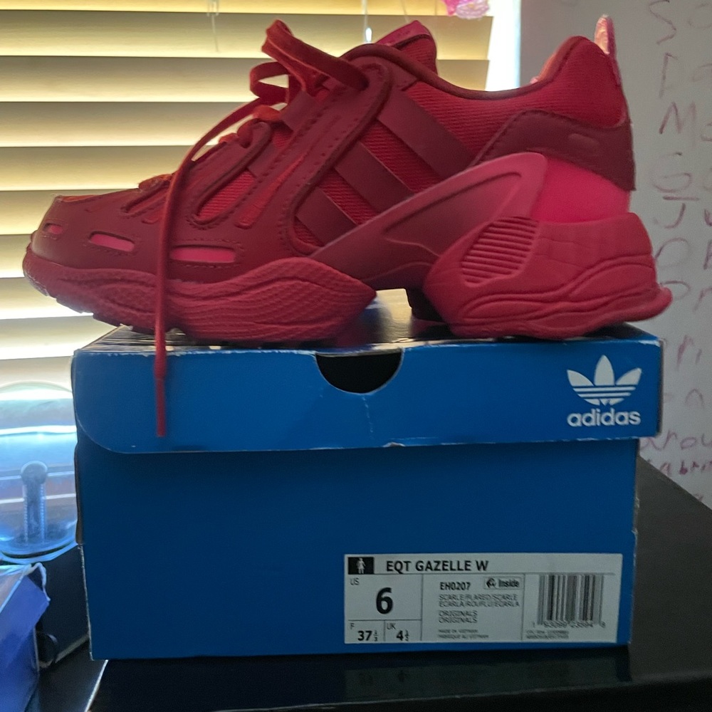 Adidas Sneakers